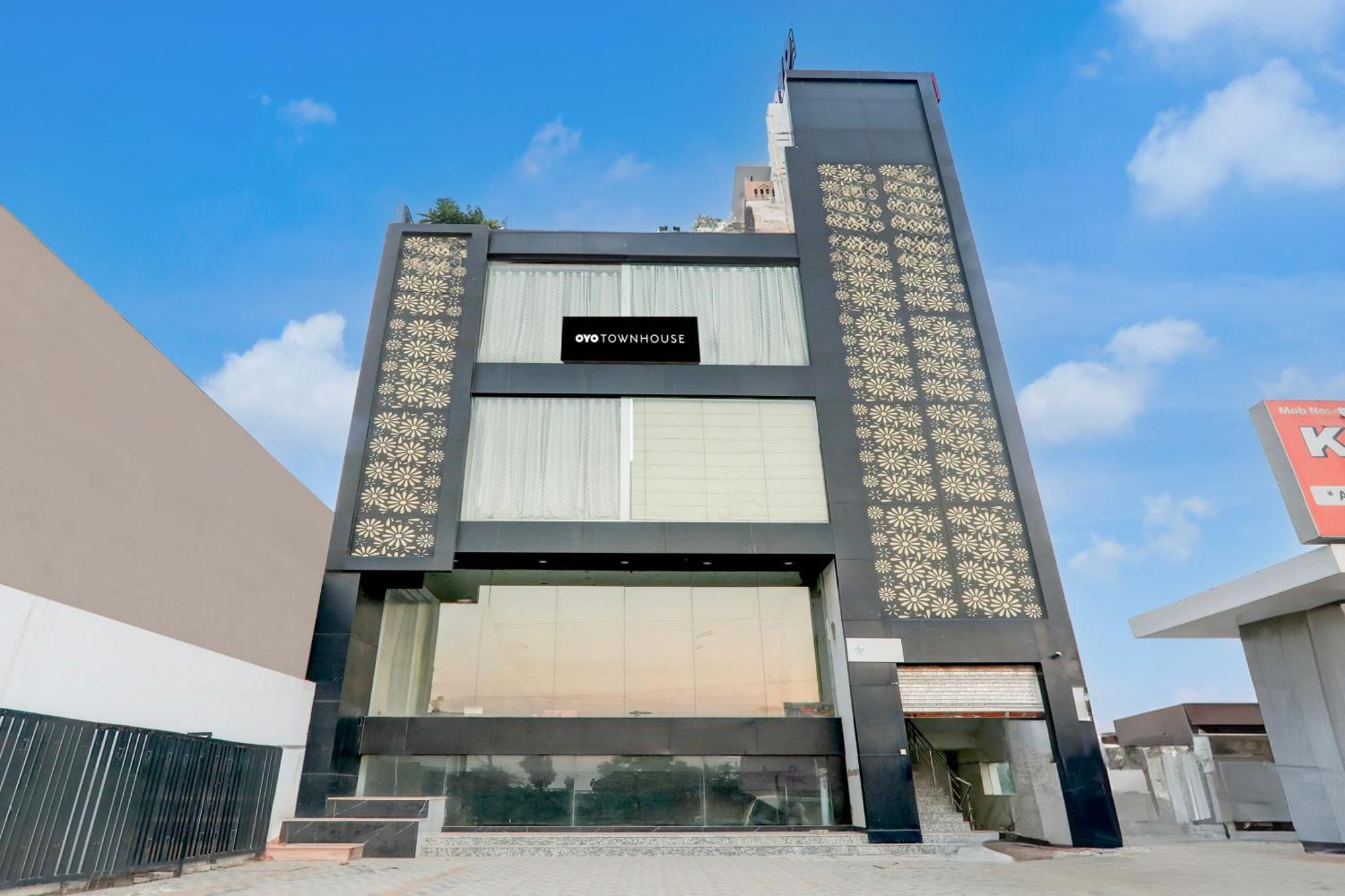Super Hotel O Banthara Near Airport Banthra Sikandarpur Exterior foto